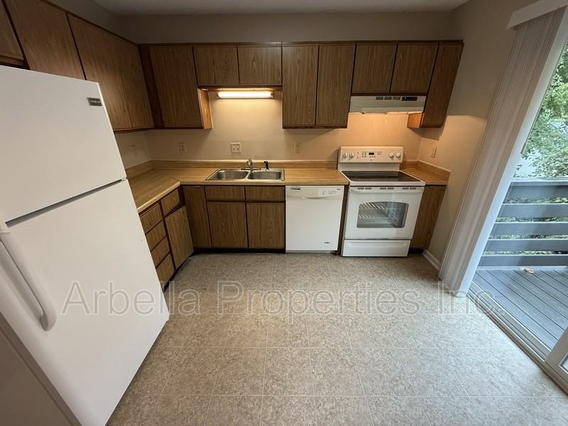 103 S Beech St #9 - Photo 6 of 16
