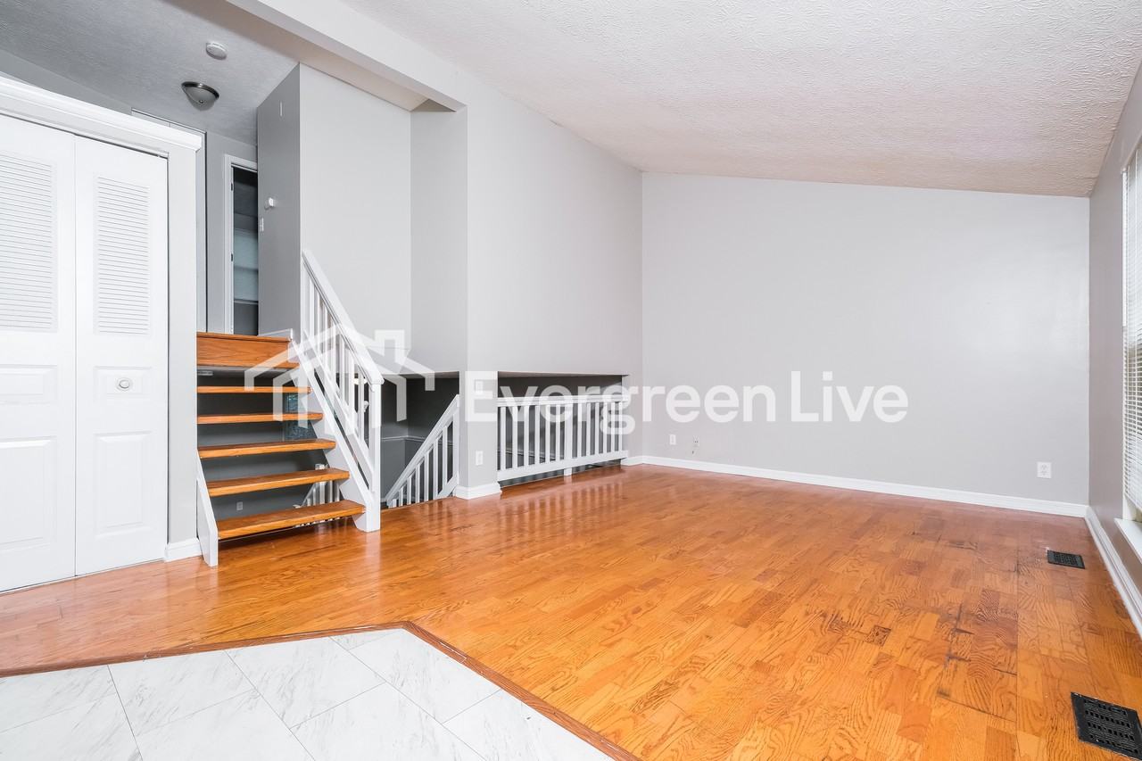 3015 Hubbardton Pl - Photo 3 of 15