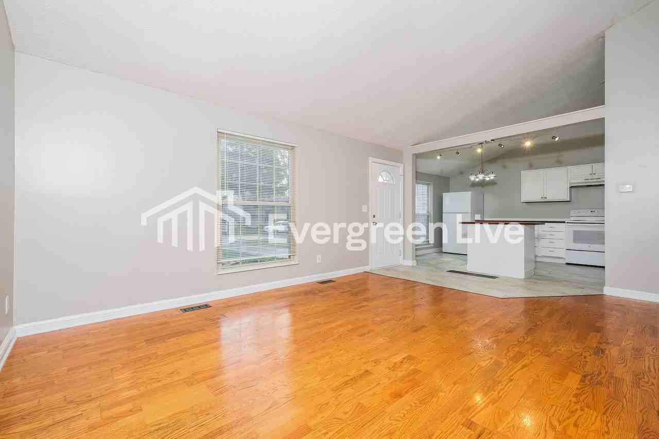 3015 Hubbardton Pl - Photo 4 of 15