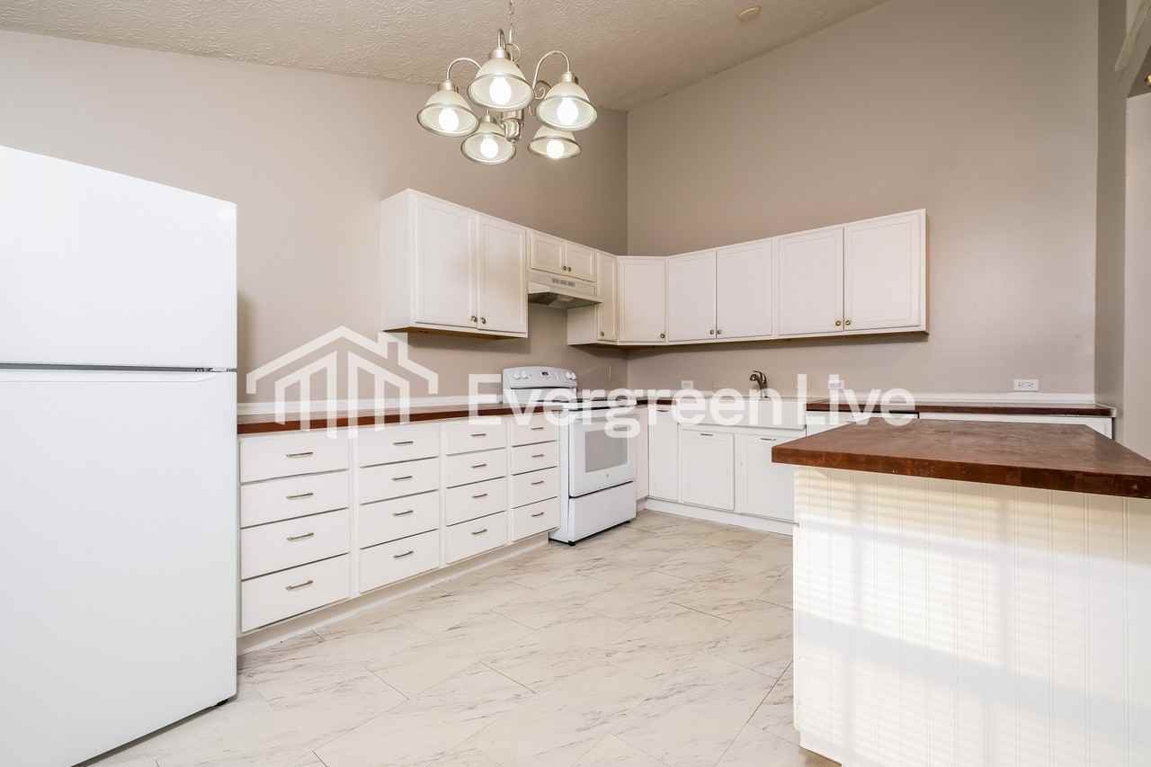 3015 Hubbardton Pl - Photo 5 of 15