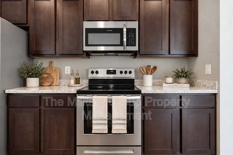 8089 Cape Fox Dr - Photo 4 of 35