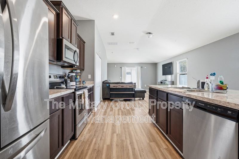 8089 Cape Fox Dr - Photo 5 of 35
