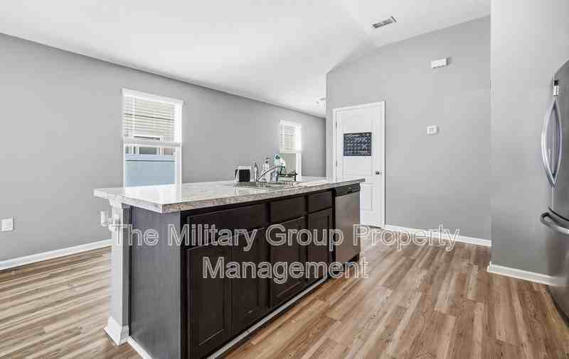 8089 Cape Fox Dr - Photo 6 of 35