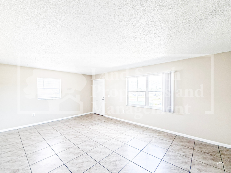 1101 Jewel Ave - Photo 4 of 13