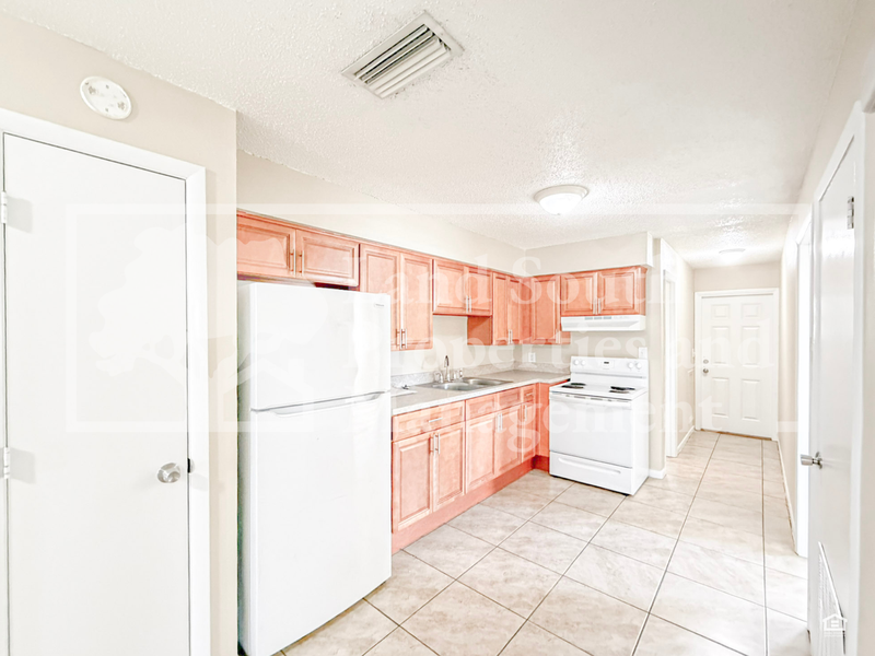 1101 Jewel Ave - Photo 6 of 13
