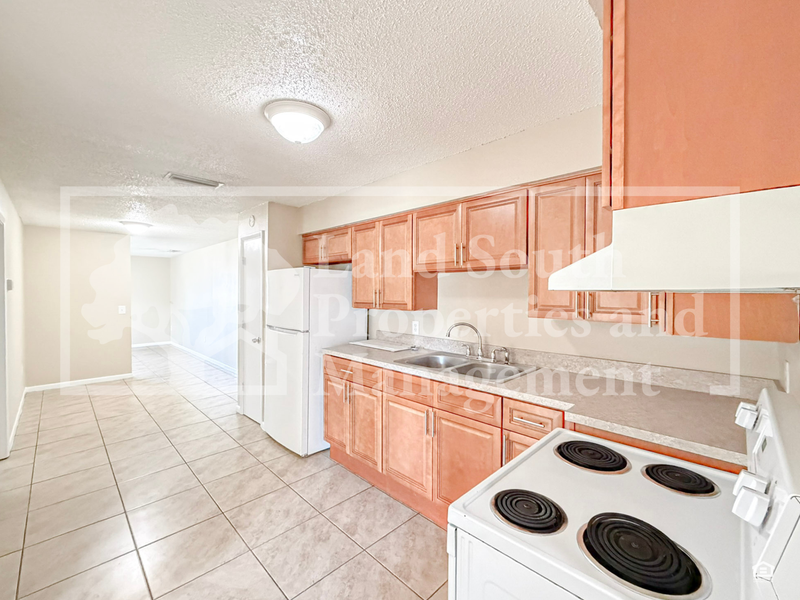 1101 Jewel Ave - Photo 7 of 13