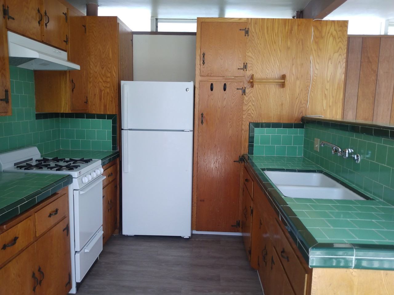 567 Park Way #D - Photo 2 of 3