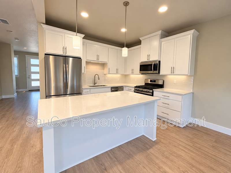 8023 Ne Sabo St - Photo 3 of 15