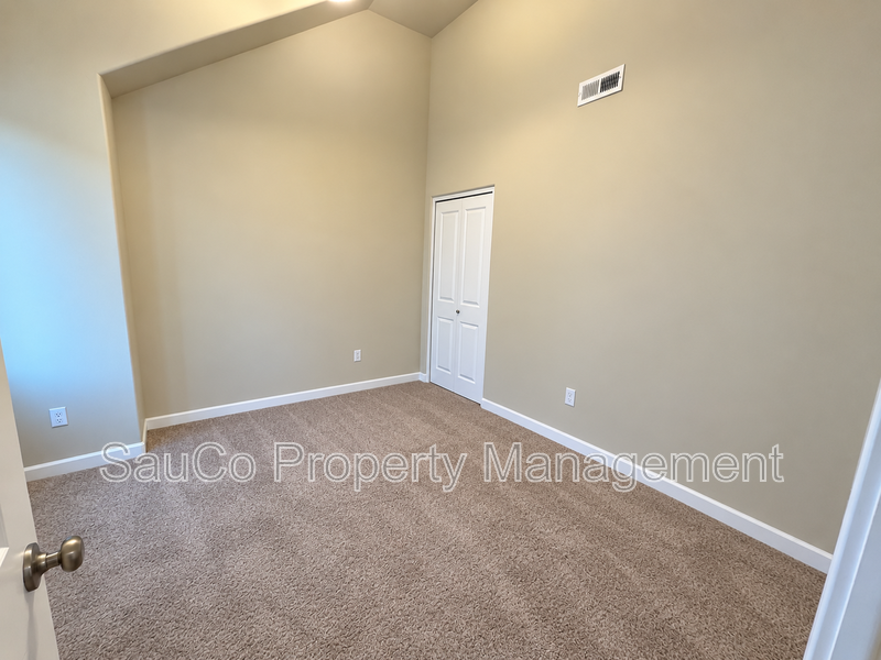 8023 Ne Sabo St - Photo 4 of 15