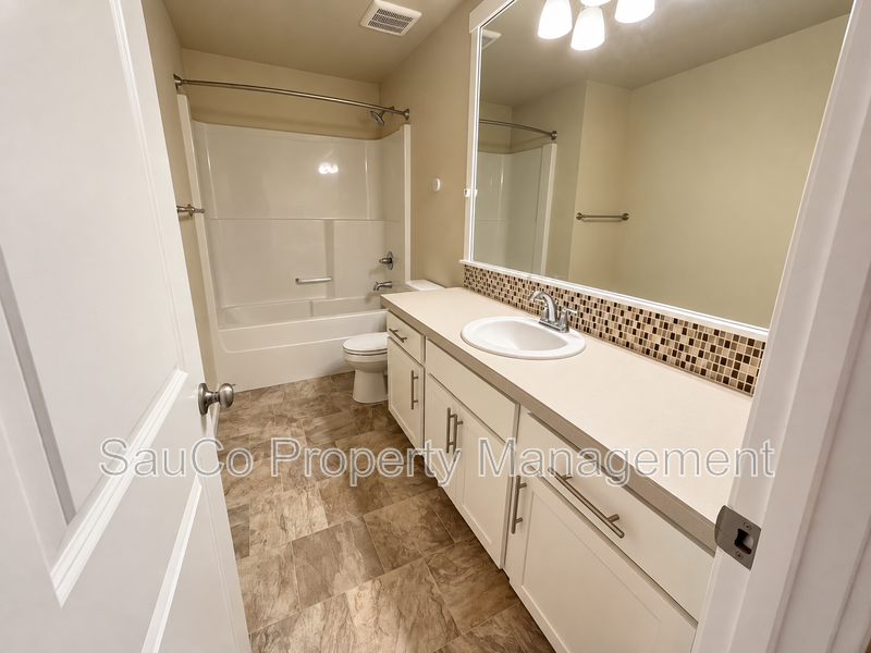 8023 Ne Sabo St - Photo 5 of 15