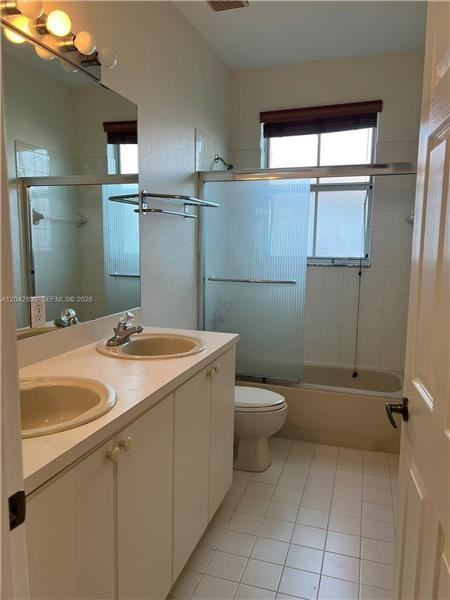 10861 Nw 85th Ter - Photo 3 of 13