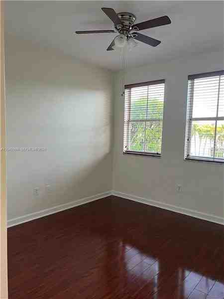 10861 Nw 85th Ter - Photo 7 of 13