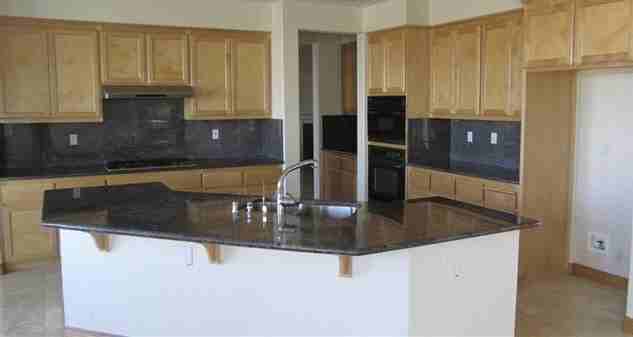 546 Lakeview Dr - Photo 2 of 11