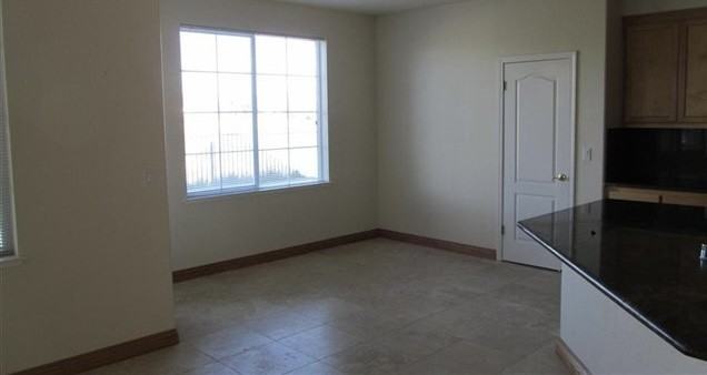 546 Lakeview Dr - Photo 3 of 11