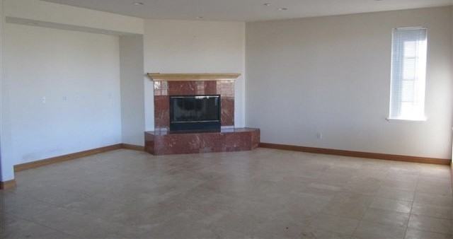 546 Lakeview Dr - Photo 4 of 11