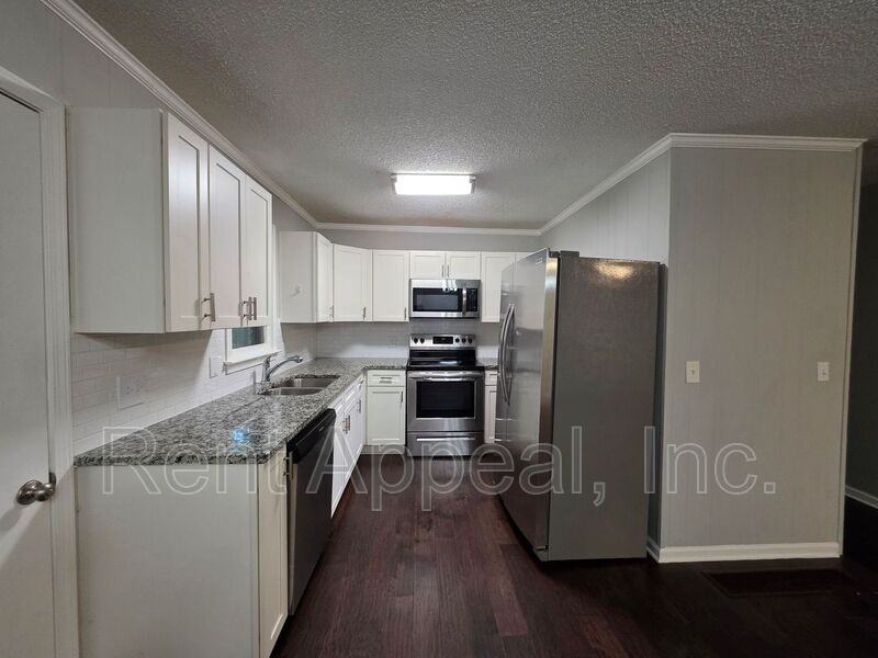 3734 Smithtown Rd - Photo 2 of 12