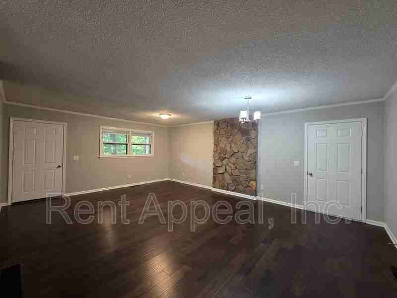 3734 Smithtown Rd - Photo 4 of 12