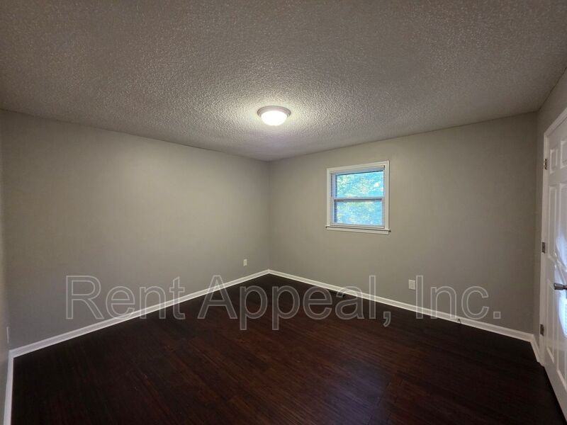 3734 Smithtown Rd - Photo 5 of 12