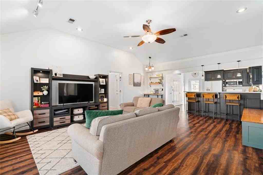 7507 Lowell Ave - Photo 5 of 18