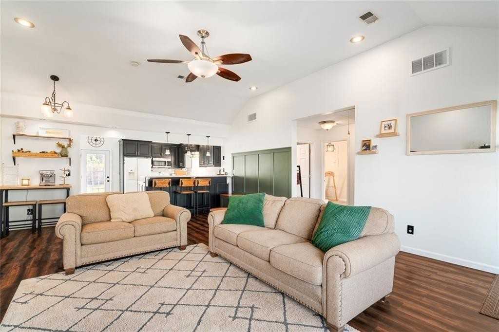 7507 Lowell Ave - Photo 6 of 18