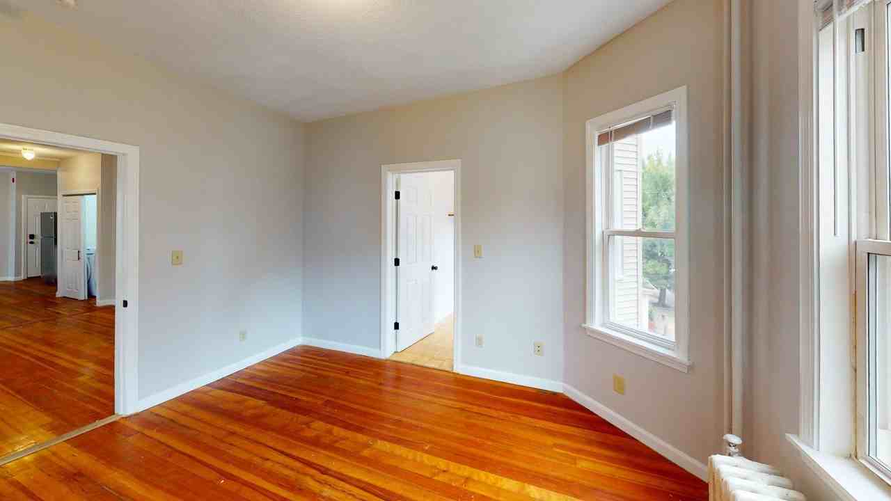 52 Sumner St #5 - Photo 4 of 13