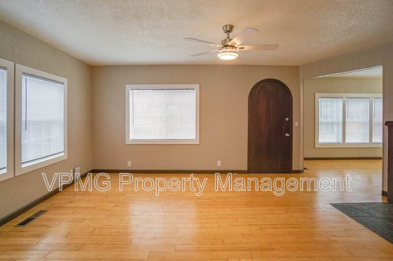 2901 Fruit Valley Rd - Photo 5 of 32