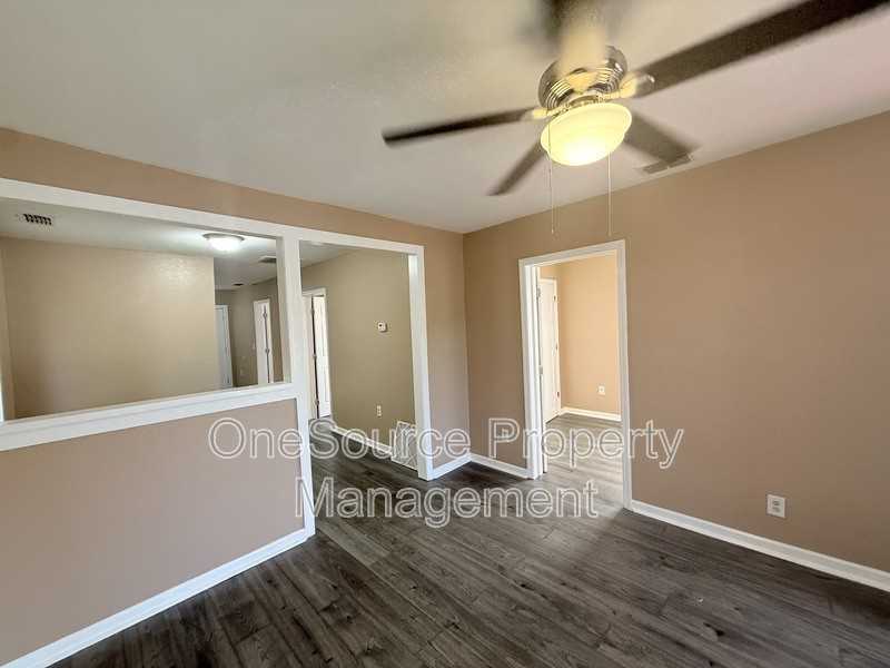 1027 4th St - Photo 3 of 12