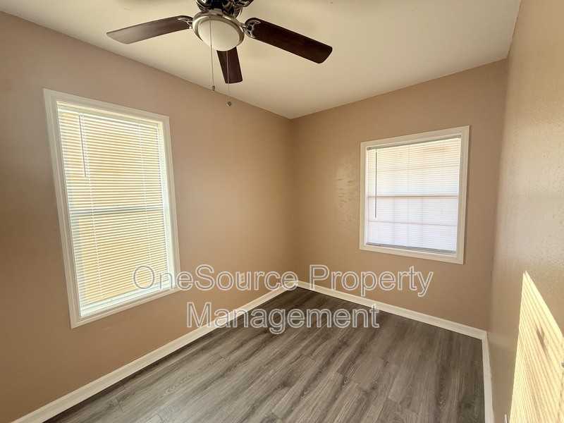 1027 4th St - Photo 4 of 12