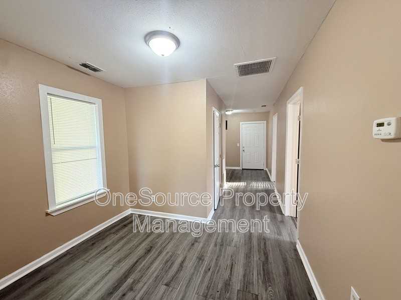 1027 4th St - Photo 6 of 12