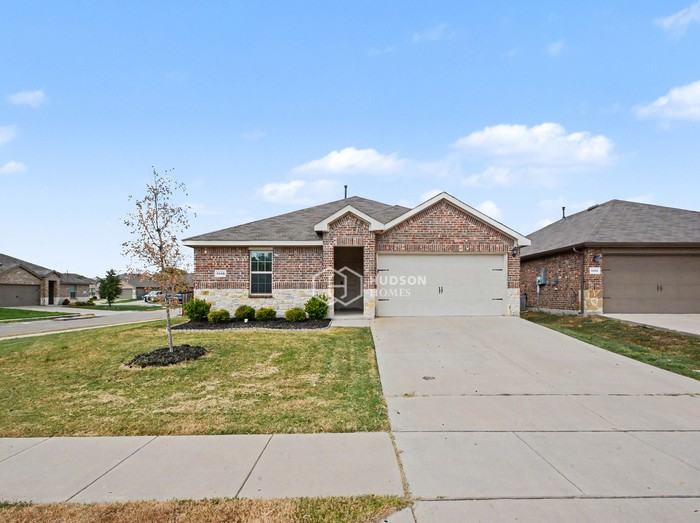 3103 Logan Dr - Photo 3 of 31