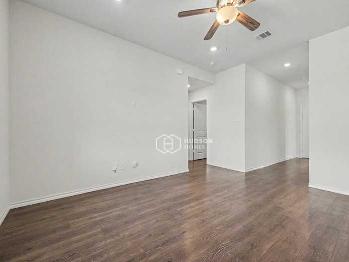 3103 Logan Dr - Photo 5 of 31