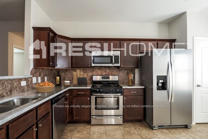 10712 Nw 27th St - Photo 2 of 18
