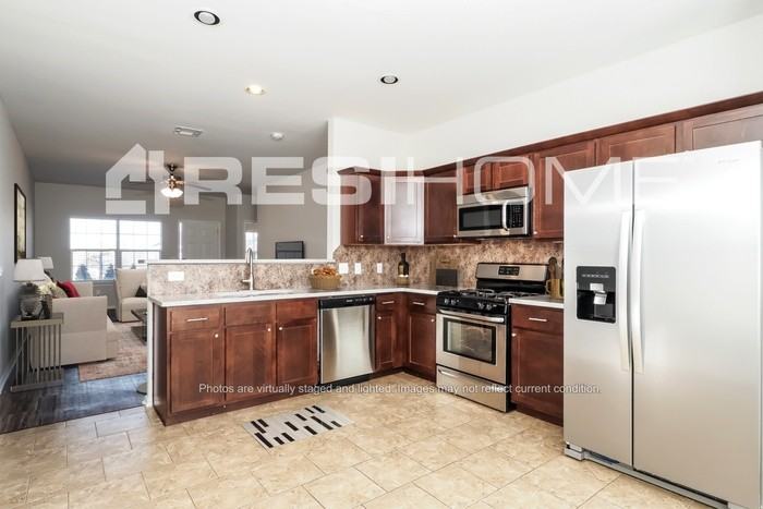 10712 Nw 27th St - Photo 3 of 18