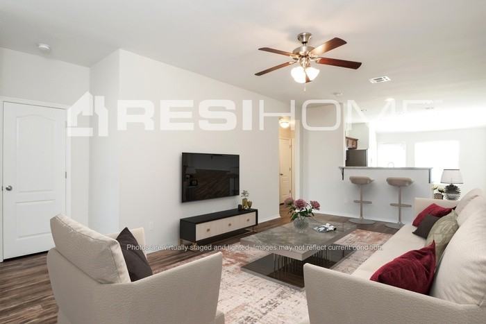 10712 Nw 27th St - Photo 4 of 18