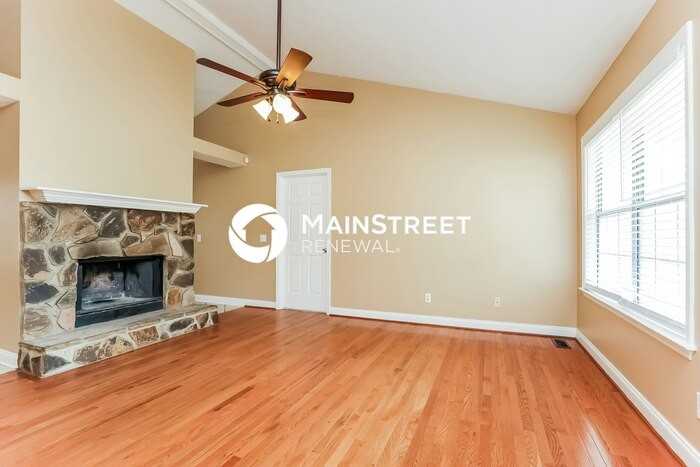 5021 Trailwater Dr - Photo 4 of 16