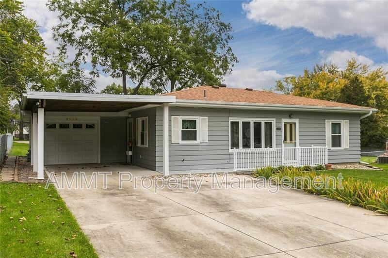 1330 Lincoln Dr - Photo 2 of 25
