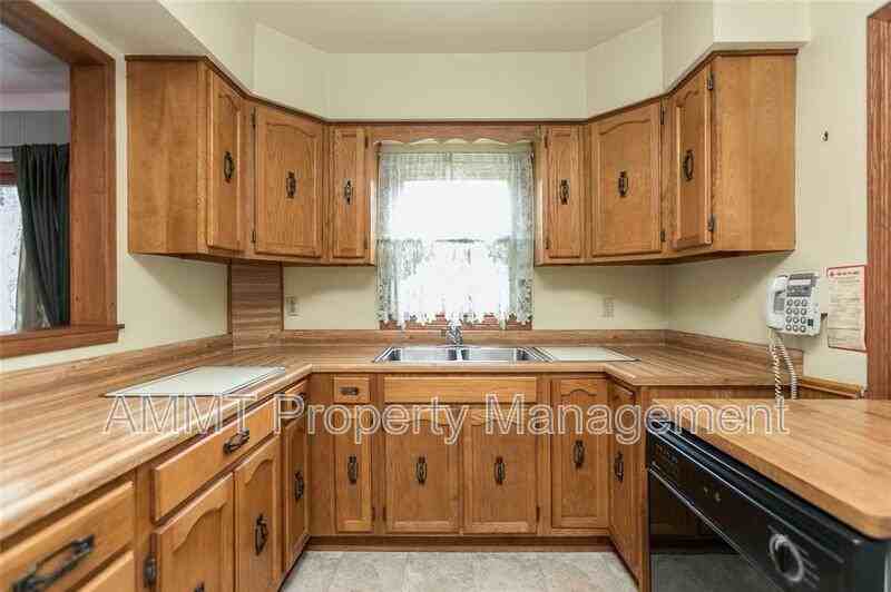 1330 Lincoln Dr - Photo 7 of 25