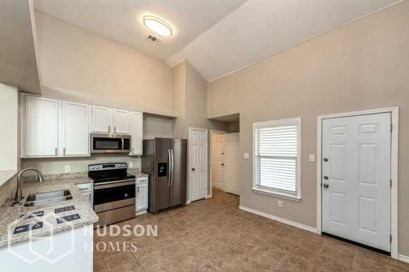 8809 Wayne St - Photo 6 of 23