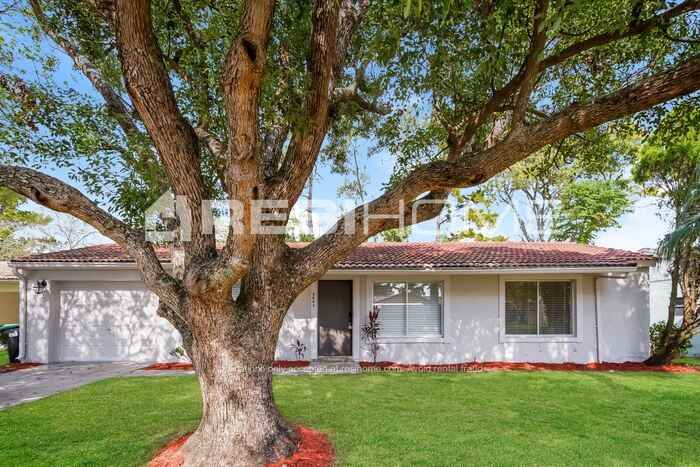 5543 Minaret Ct - Photo 2 of 17