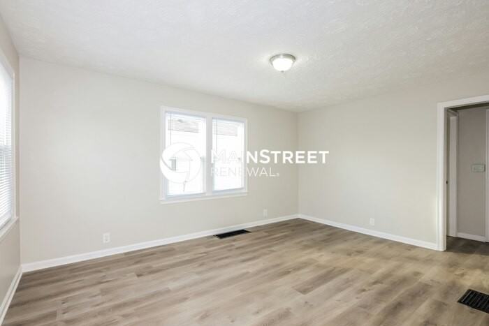 2334 Calhoun St - Photo 4 of 16