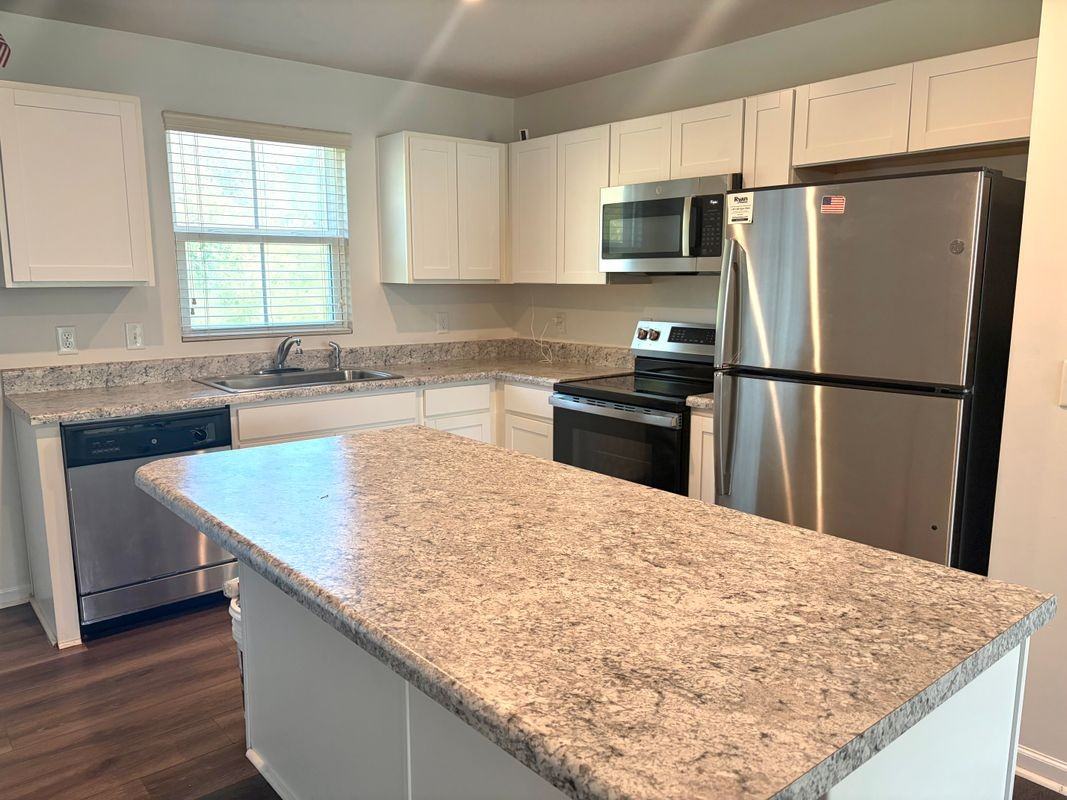 116 Castlebrook Dr - Photo 3 of 16