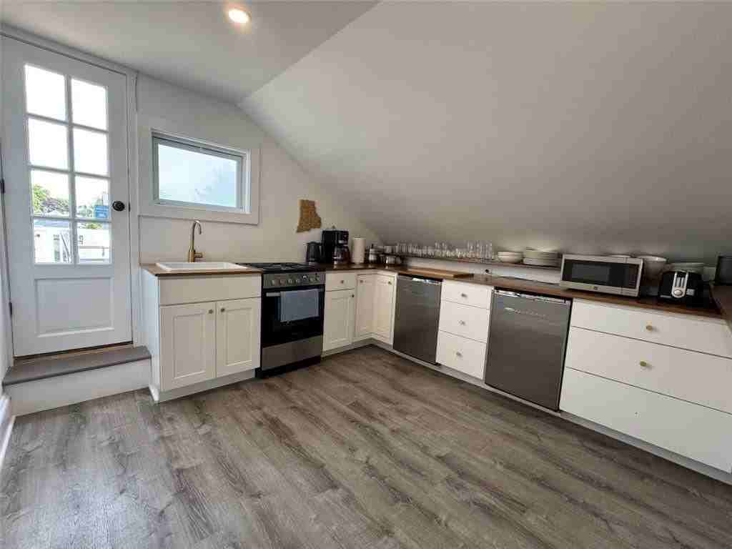 8 Barney St ##3 - Photo 5 of 12