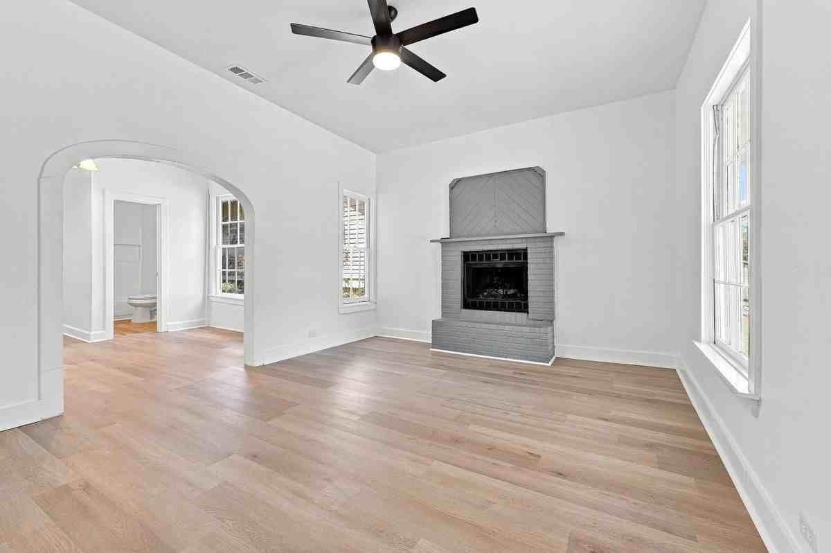 604 E Morton St - Photo 2 of 3