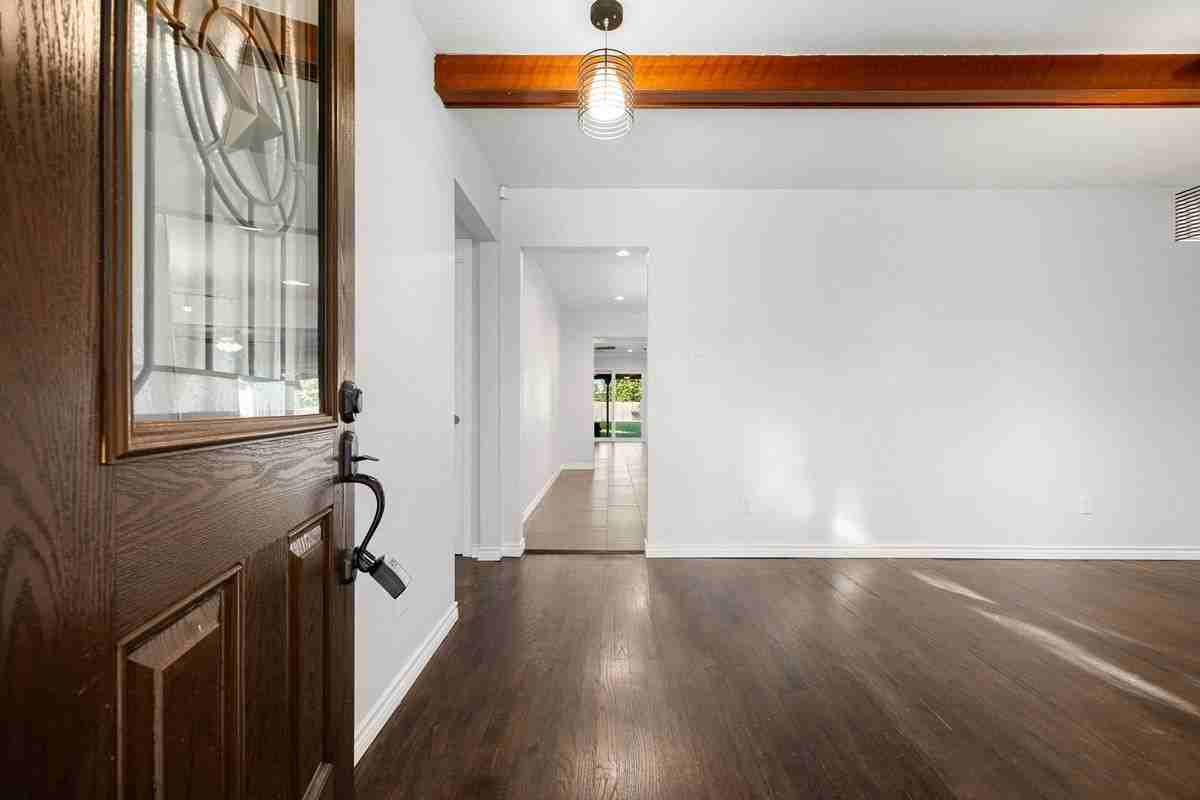 1234 W 31st St - Photo 2 of 7
