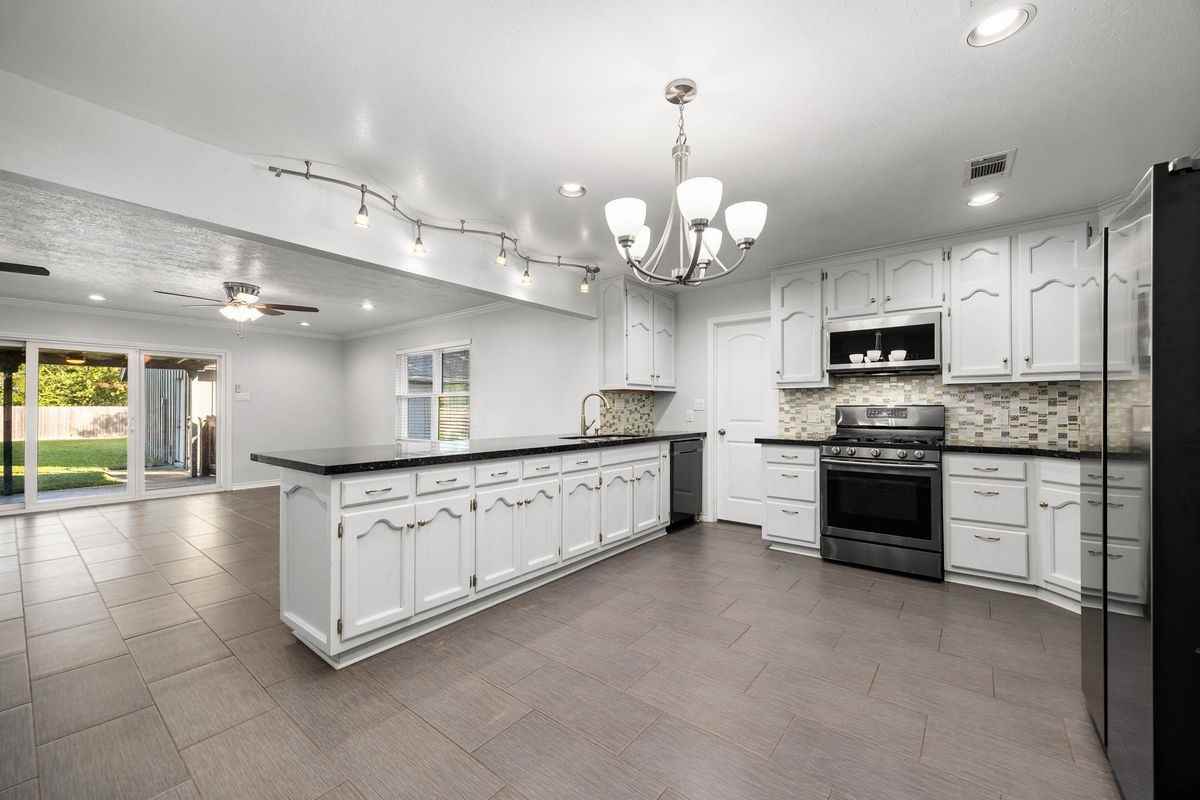 1234 W 31st St - Photo 6 of 7