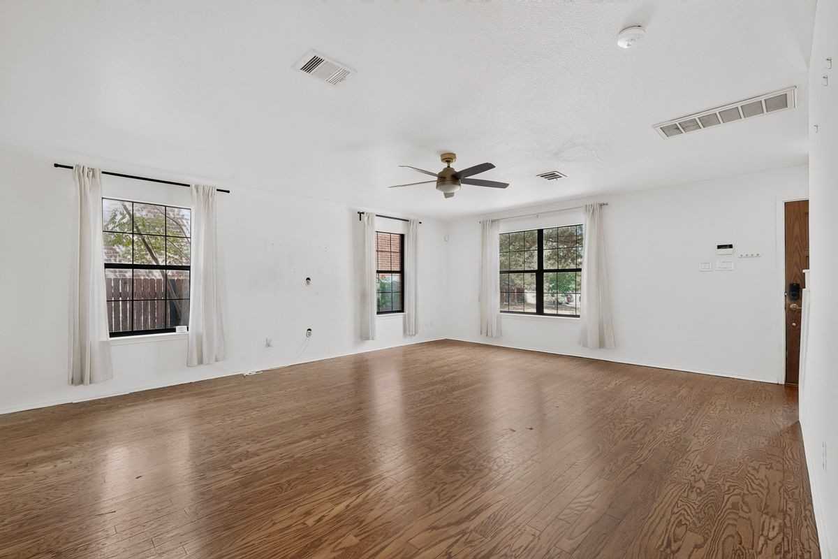 11517 Chatam Berry Ln - Photo 4 of 26