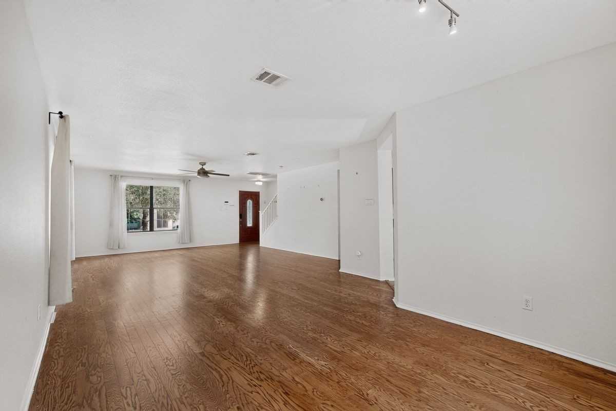 11517 Chatam Berry Ln - Photo 5 of 26