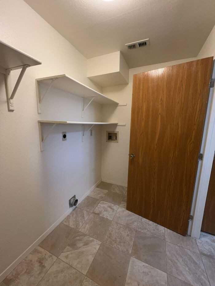 268 Mellette Ct - Photo 5 of 9