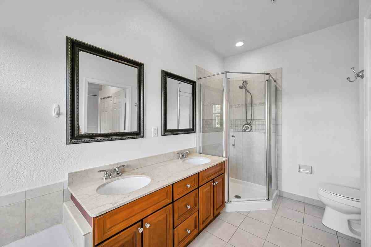 453 Ne 1st St - Photo 5 of 14