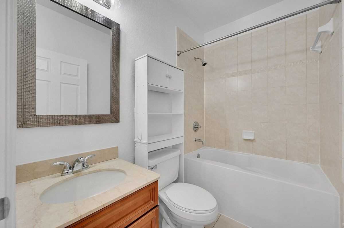 453 Ne 1st St - Photo 6 of 14